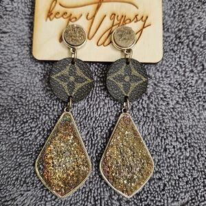LV UPCYCLE EARRING. NEW.